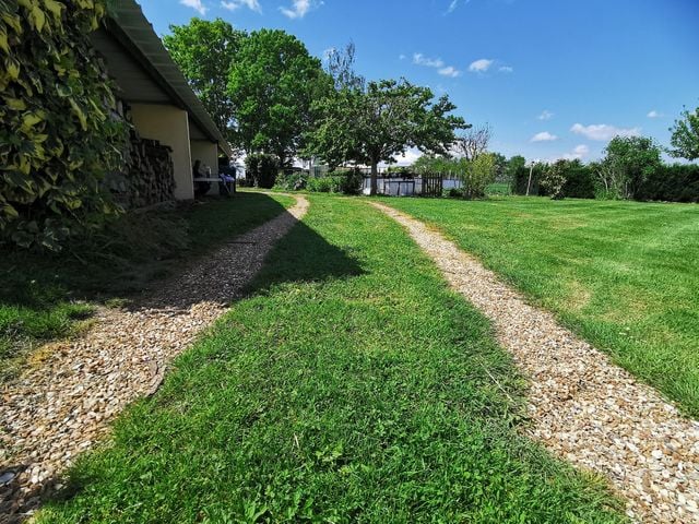 Une bonne préparation en amont permet d'avoir un sol propice à recevoir des dalles ECORASTER.