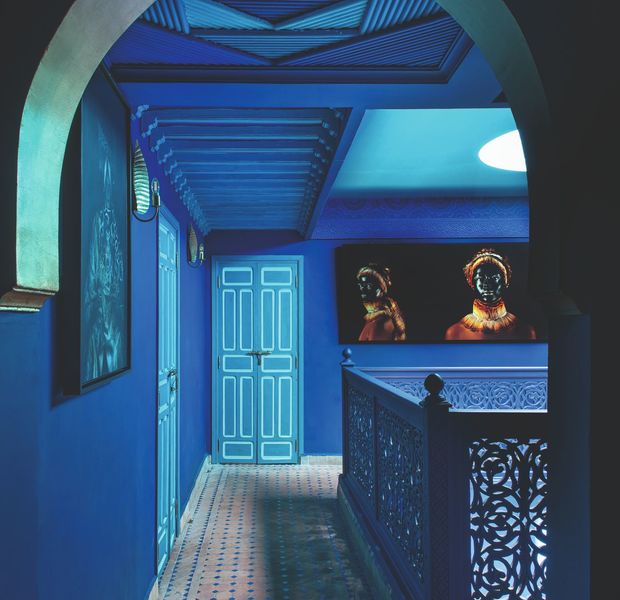 La nouvelle maison d'hôtes imaginée par Stella Cadente, un riad coloré de bleus intenses