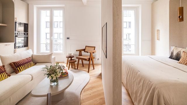 Un 31 m2 parisien repensé comme une suite d'hôtel