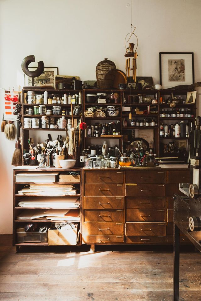 L'appartement-atelier d'Aurore de la Morinerie où les objets s'accumulent au fil des projets.