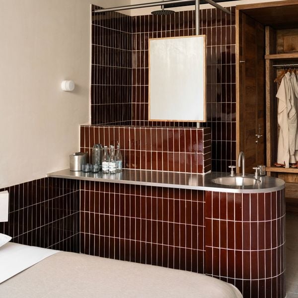 Inspiration quatre étoiles avec une chambre qui se prolonge vers une belle salle de bains